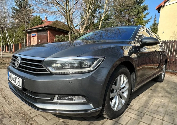 Volkswagen Passat cena 68500 przebieg: 54000, rok produkcji 2017 z Warszawa małe 742